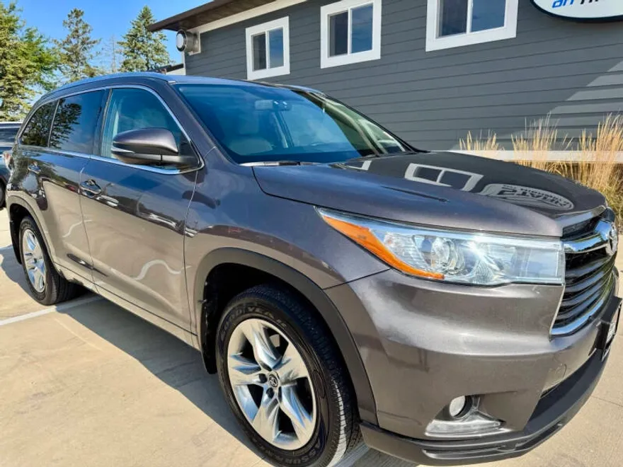 2016 Toyota Highlander Limited photo 1