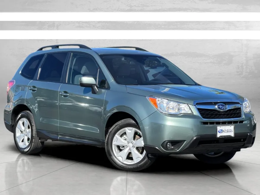 2016 Subaru Forester 2.5i Premium photo 1