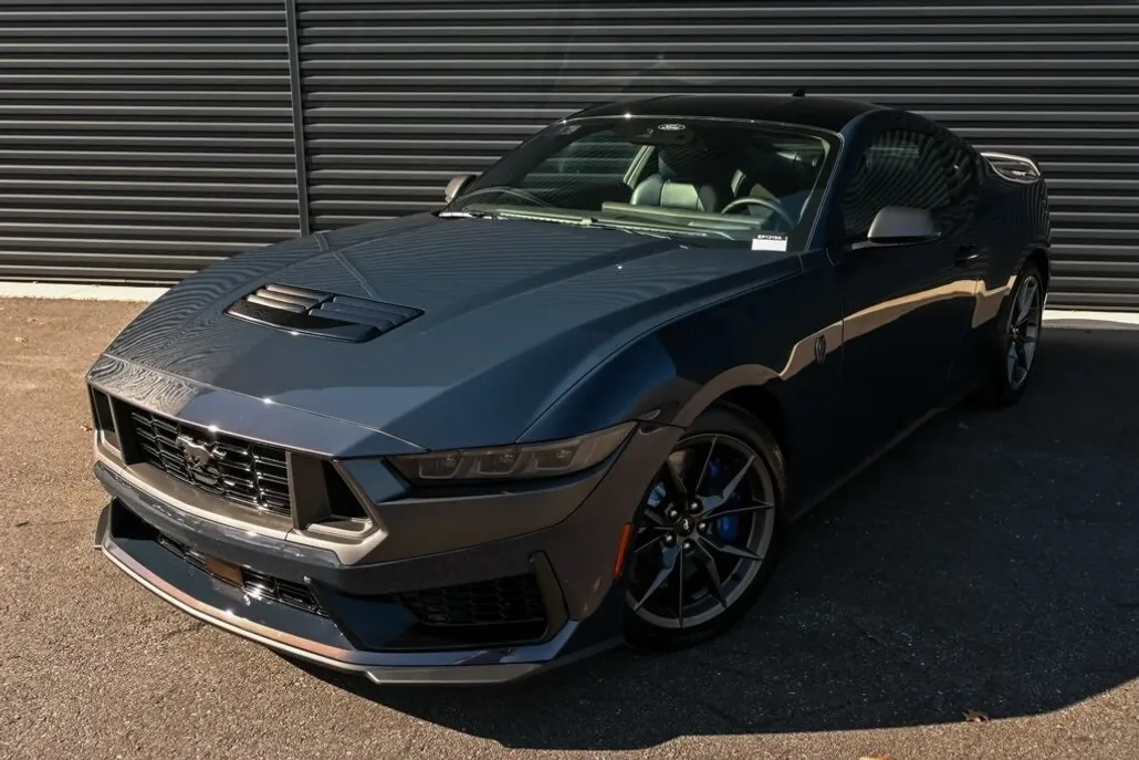2025 Ford Mustang Dark Horse photo 1