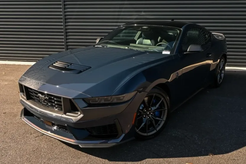 2025 Ford Mustang Dark Horse photo 1