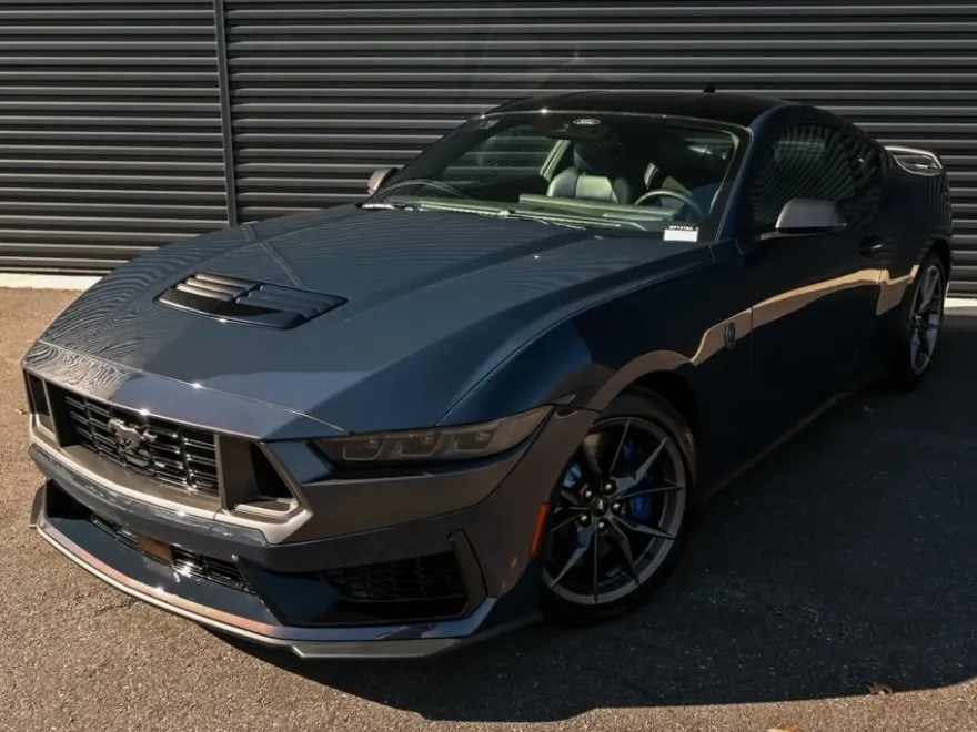 2025 Ford Mustang Dark Horse photo 1