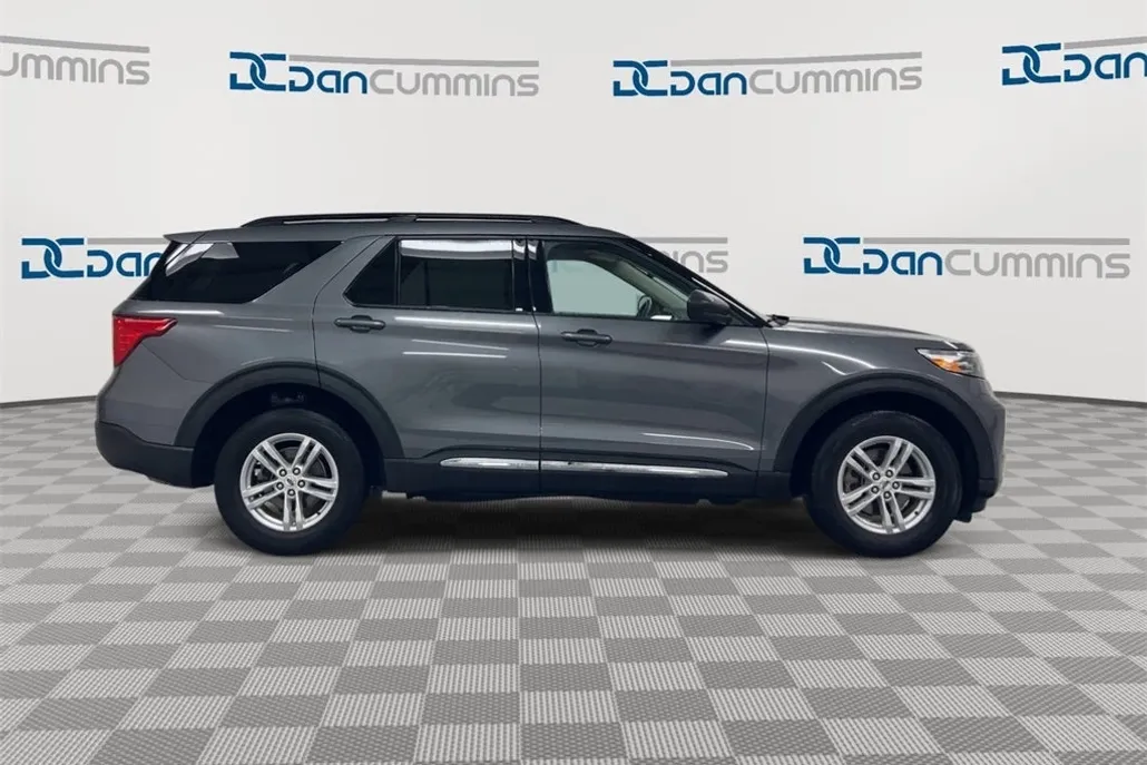 2023 Ford Explorer XLT photo 1