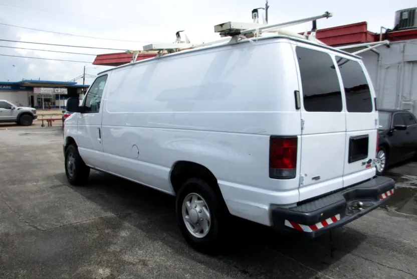 2011 Ford E-250 photo 1