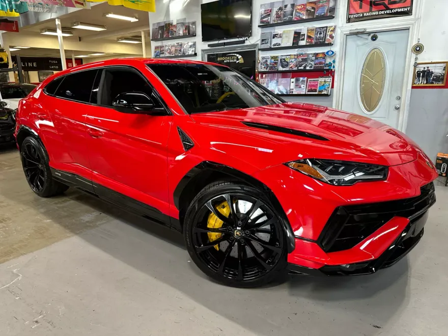 2024 Lamborghini Urus S photo 1