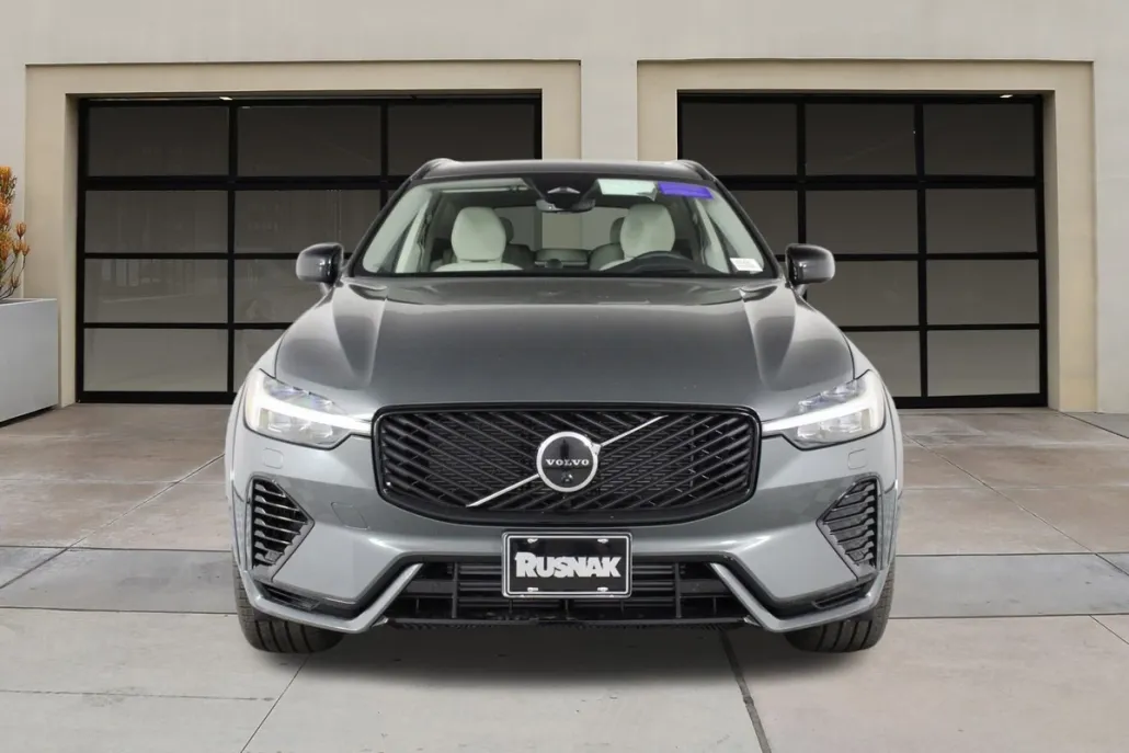 2026 Volvo XC60 Hybrid T8 photo 1