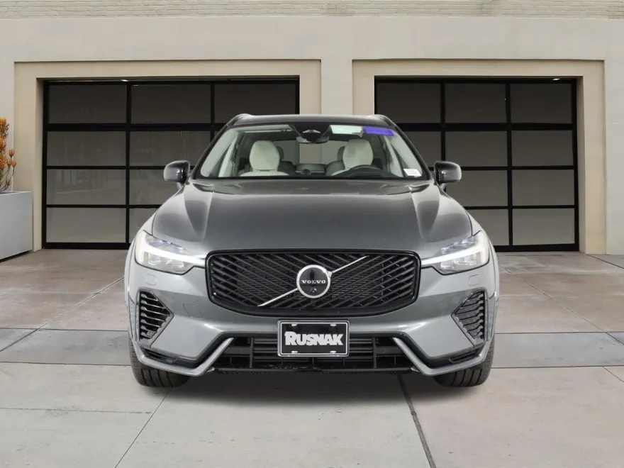 2026 Volvo XC60 Hybrid T8 photo 1