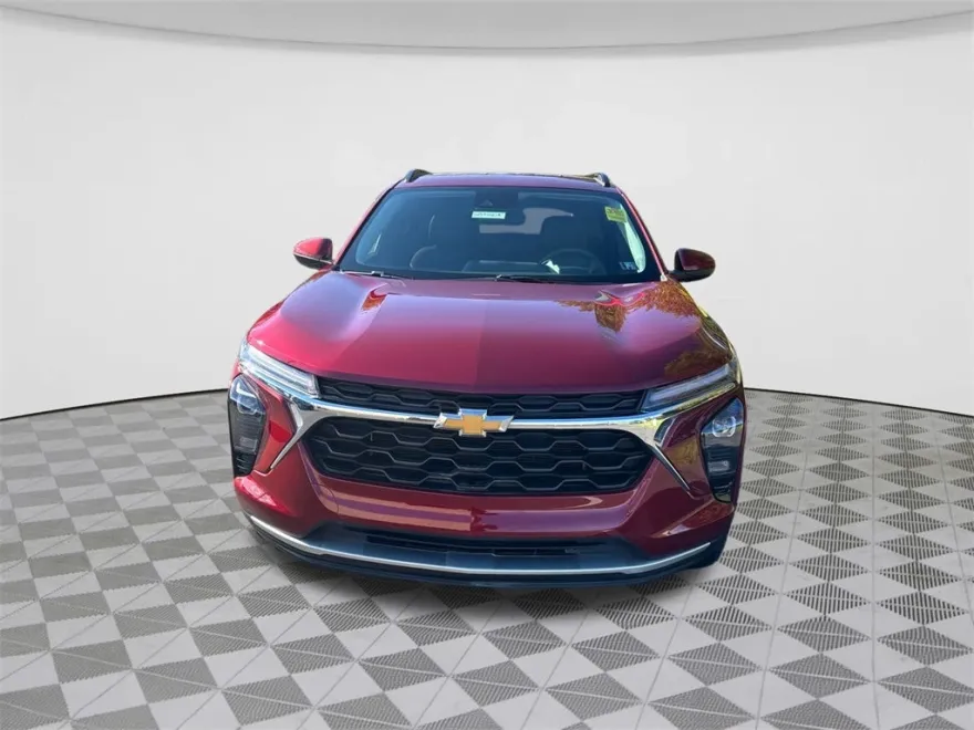2024 Chevrolet Trax LT photo 1
