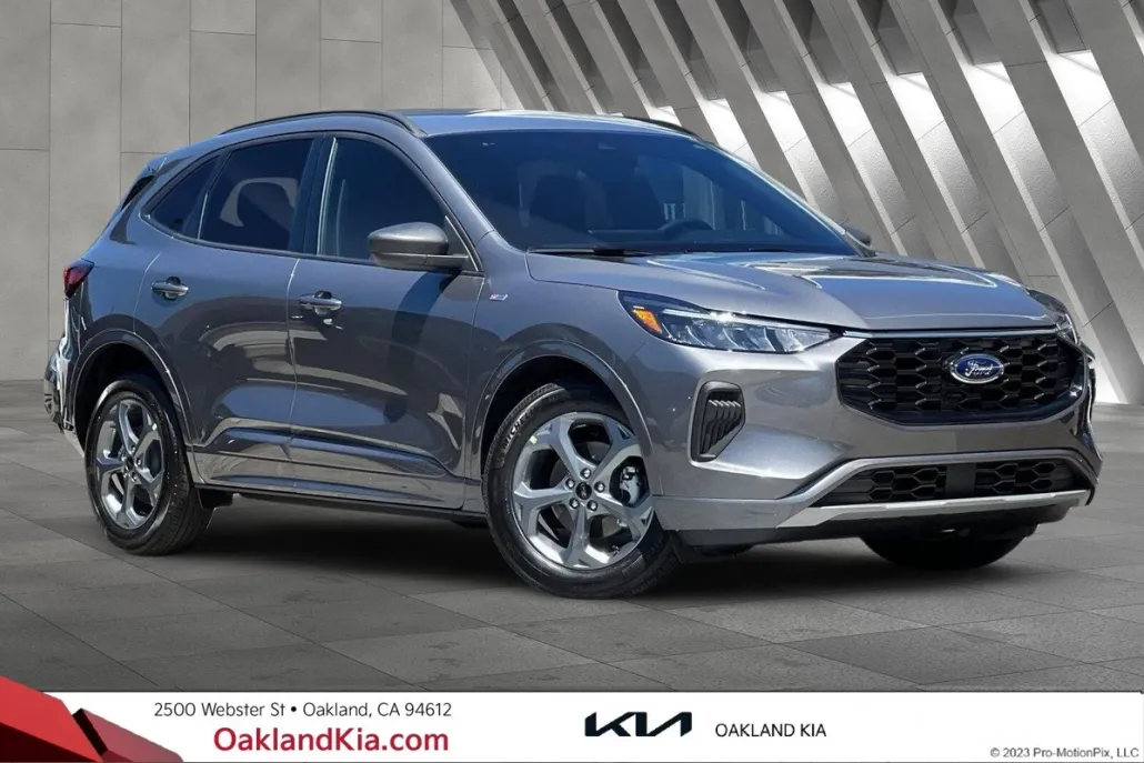 2023 Ford Escape ST-Line photo 1