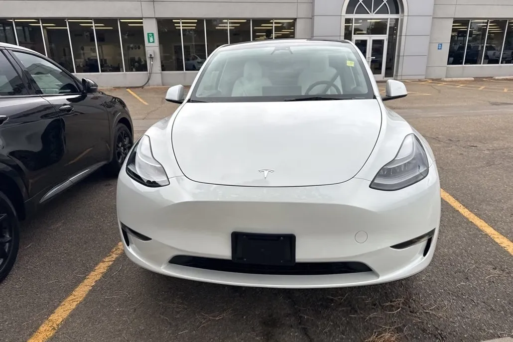 2023 Tesla Model Y Long Range photo 1