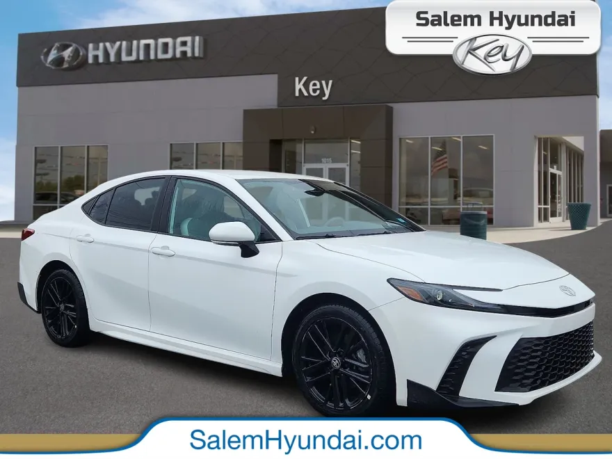 2025 Toyota Camry SE photo 1