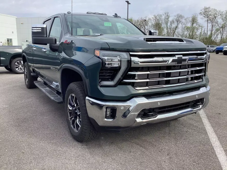 2025 Chevrolet Silverado 3500HD LTZ photo 1