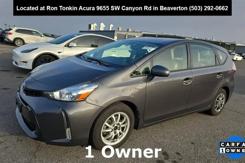 2017 Toyota Prius V Four photo 1