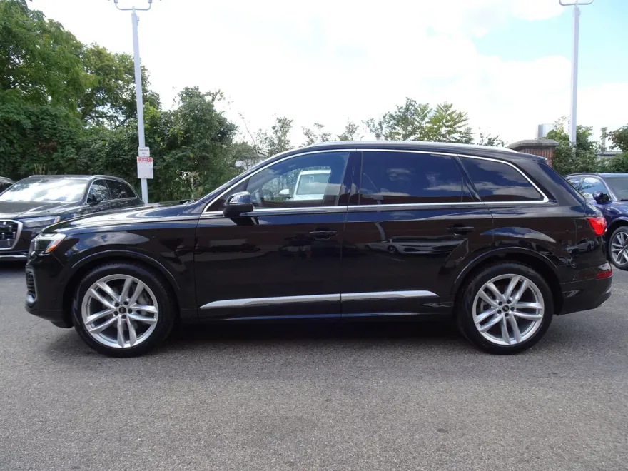 2025 Audi Q7 Premium Plus photo 1