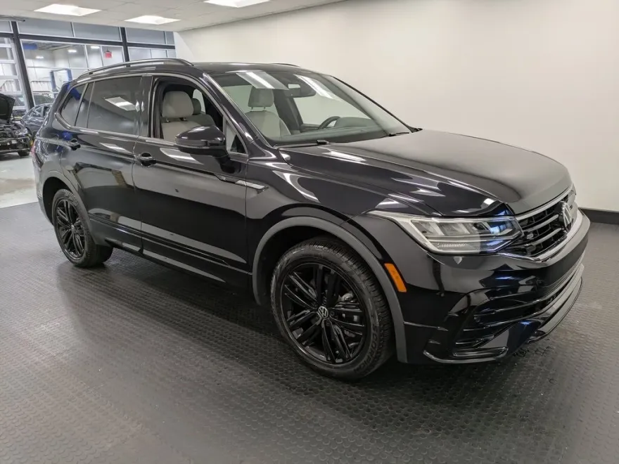 2022 Volkswagen Tiguan SE R-Line Black photo 1