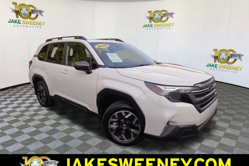 2025 Subaru Forester Premium photo 1