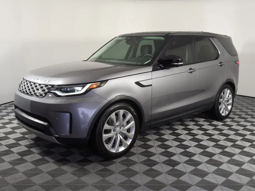 2024 Land Rover Discovery S photo 1