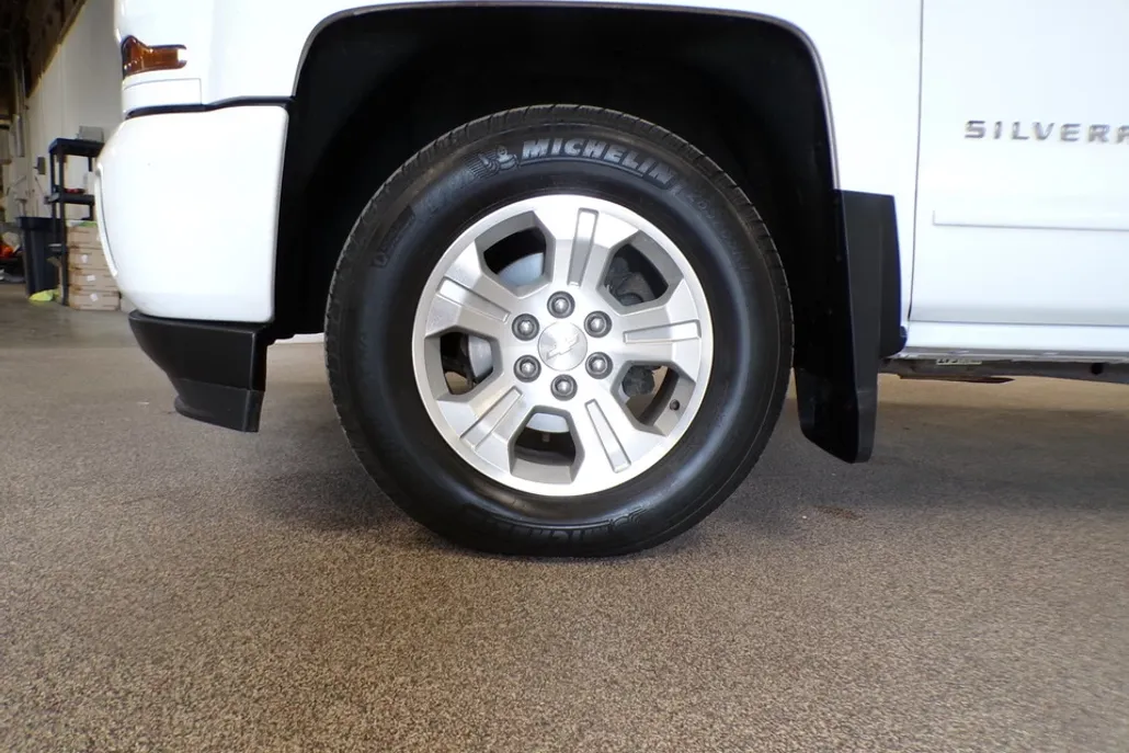 2017 Chevrolet Silverado 1500 LT photo 1
