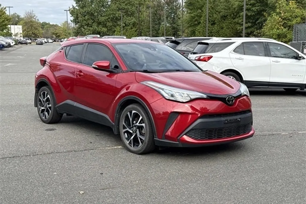 2020 Toyota C-HR XLE photo 1