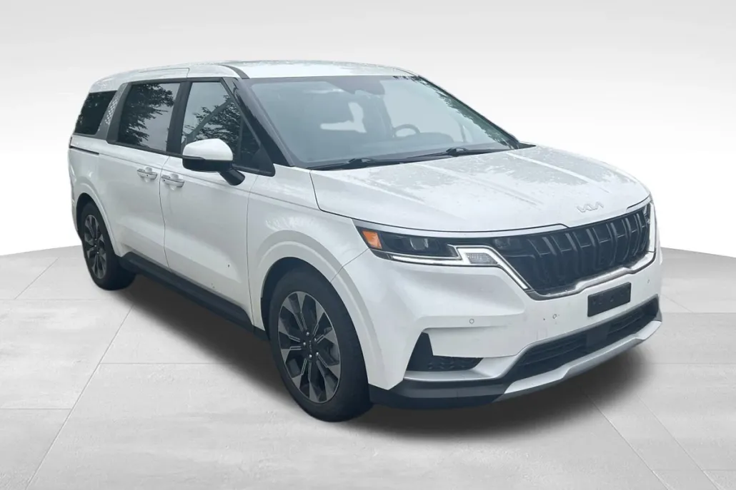 2023 Kia Carnival EX photo 1