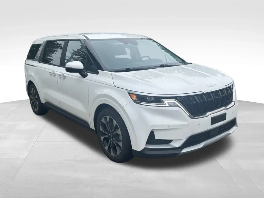 2023 Kia Carnival EX photo 1