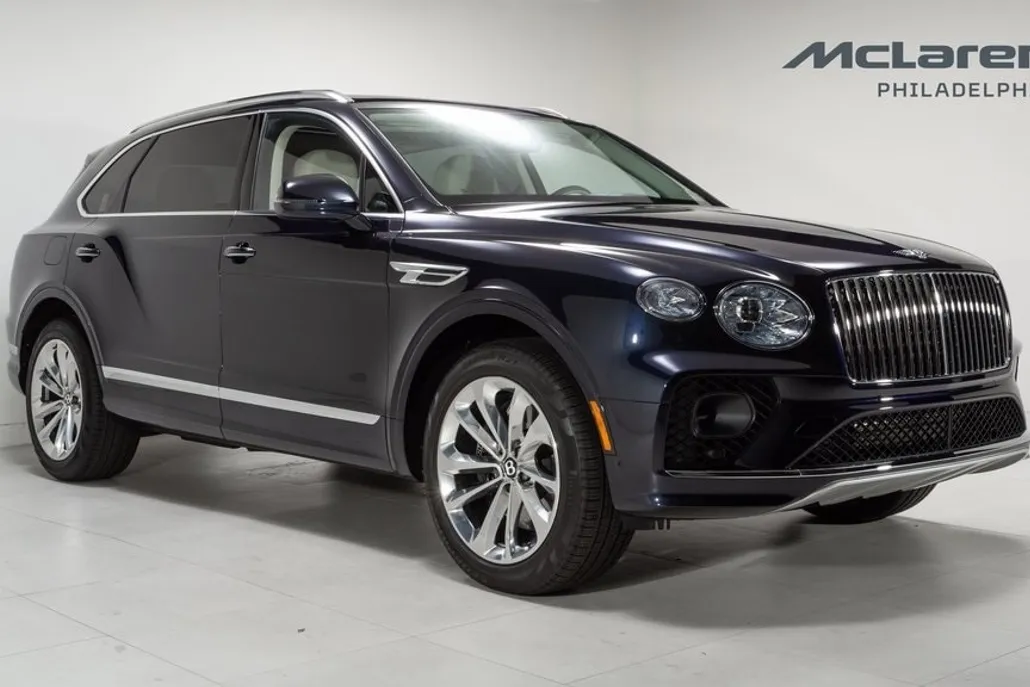2023 Bentley Bentayga EWB photo 1