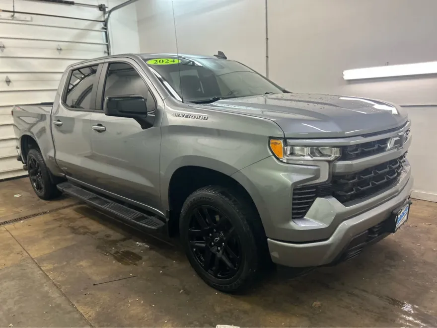 2024 Chevrolet Silverado 1500 RST photo 1