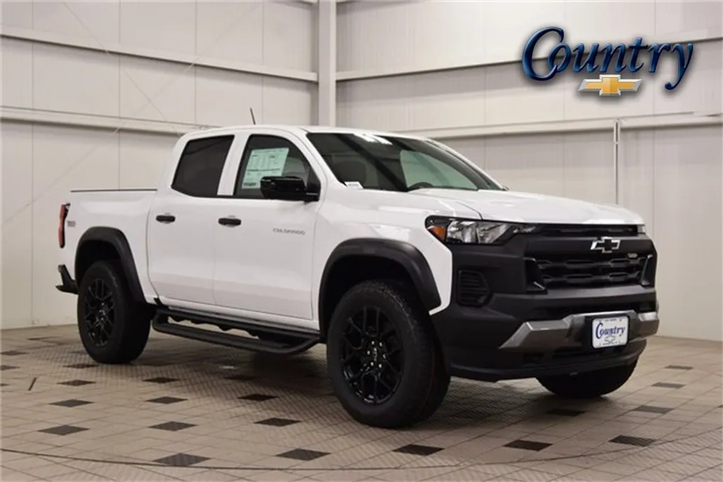 2026 Chevrolet Colorado Trail Boss photo 1