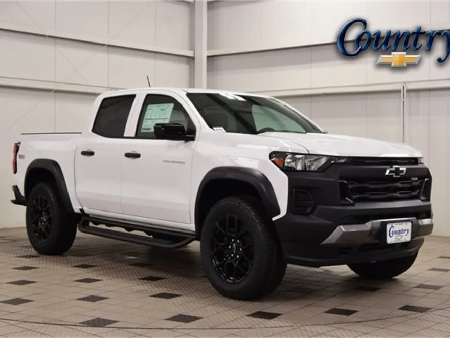 2026 Chevrolet Colorado Trail Boss photo 1