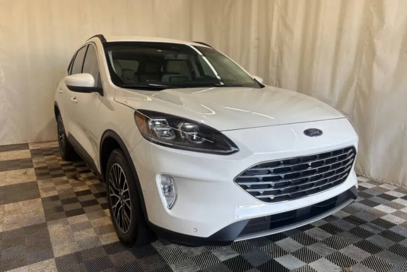 2021 Ford Escape Plug-In Hybrid Titanium photo 1