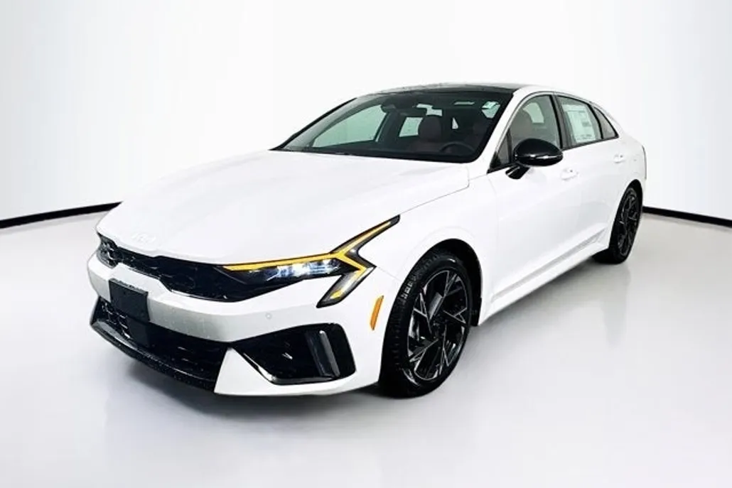 2025 Kia K5 GT-Line photo 1