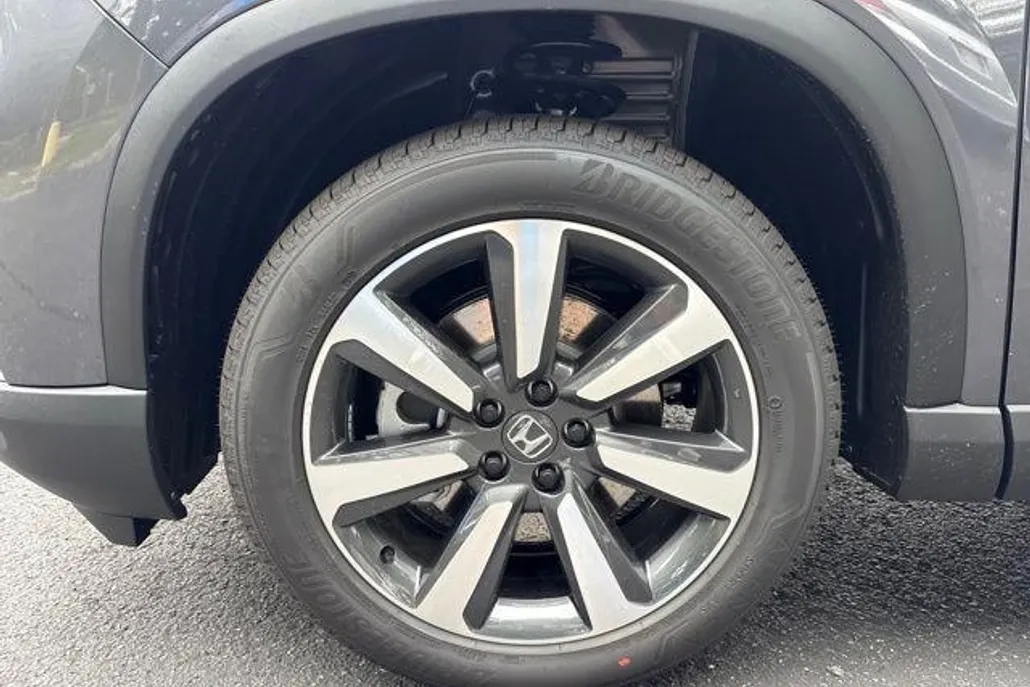 2025 Honda Pilot Touring photo 1