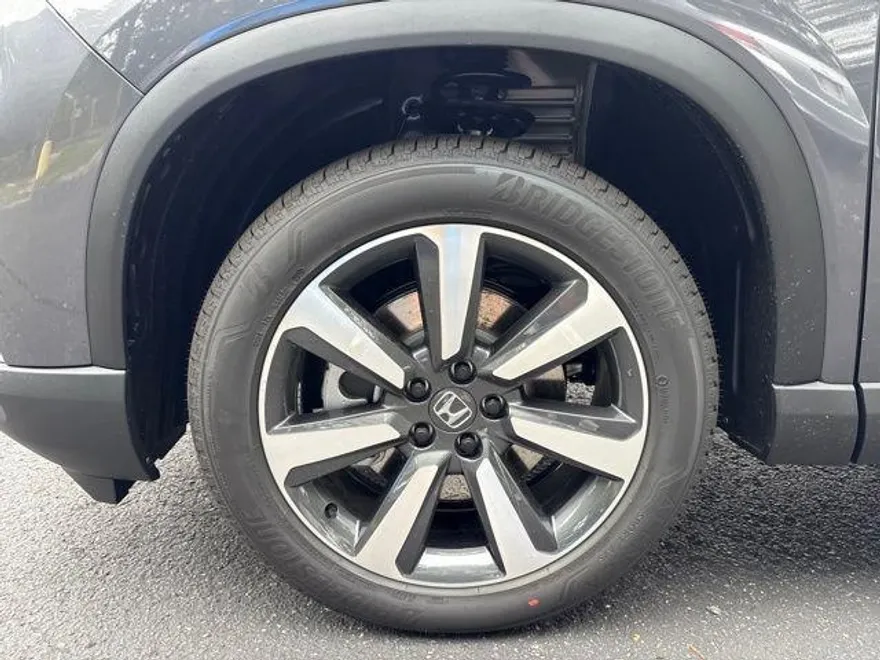 2025 Honda Pilot Touring photo 1