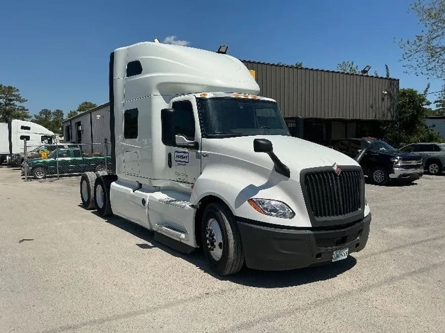 2022 International LT625 LT photo 1
