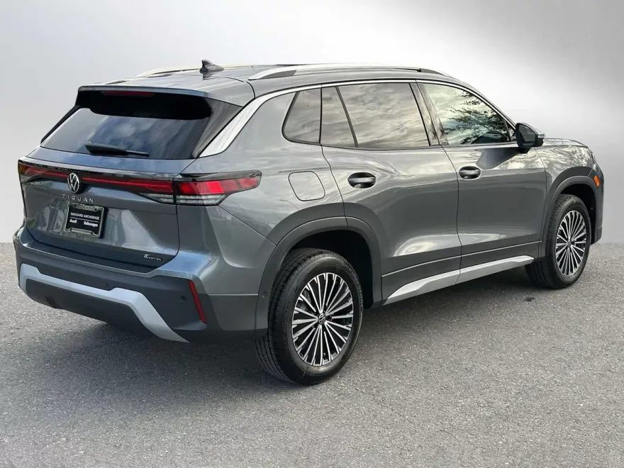 2025 Volkswagen Tiguan S photo 1