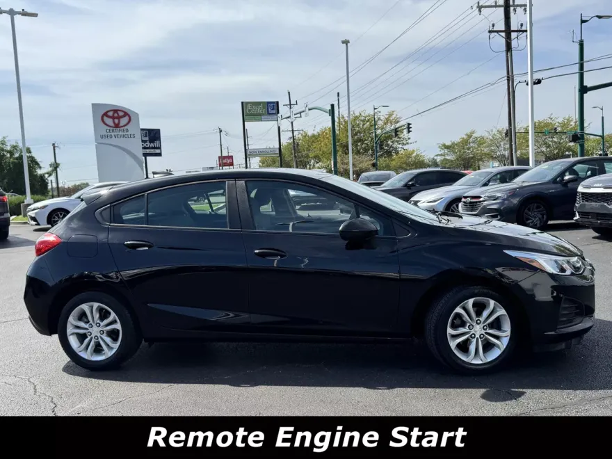 2019 Chevrolet Cruze LS photo 1