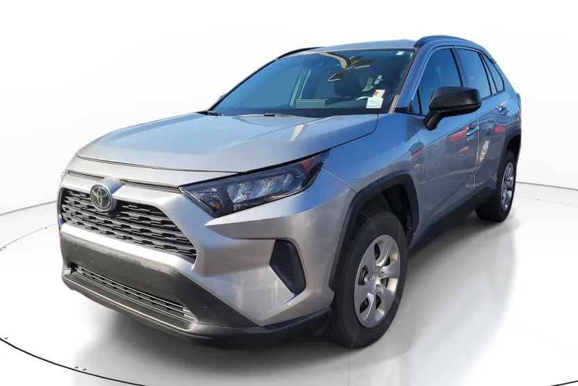 2021 Toyota RAV4 LE photo 1