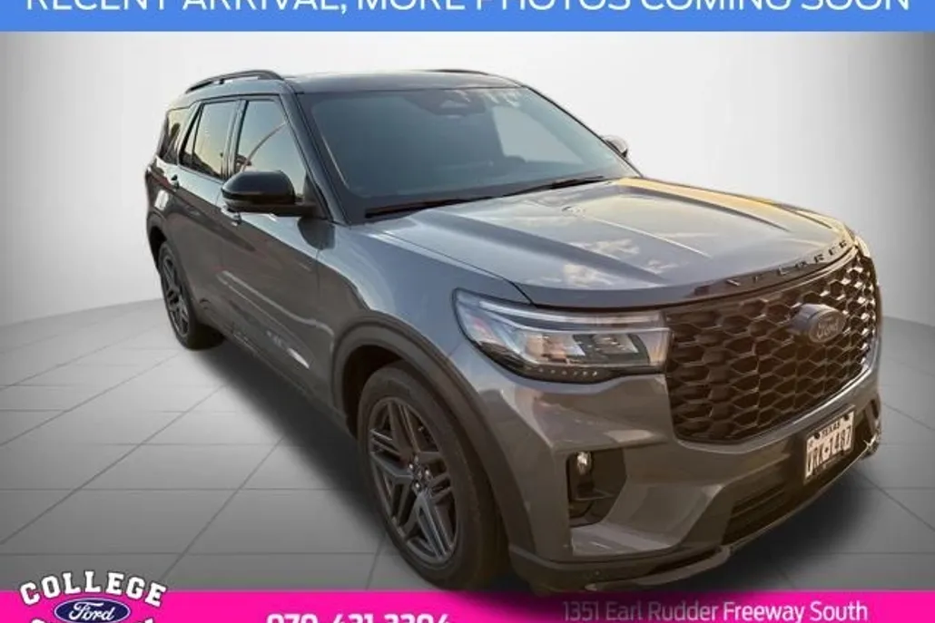 2025 Ford Explorer ST photo 1
