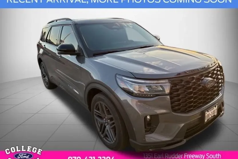 2025 Ford Explorer ST photo 1