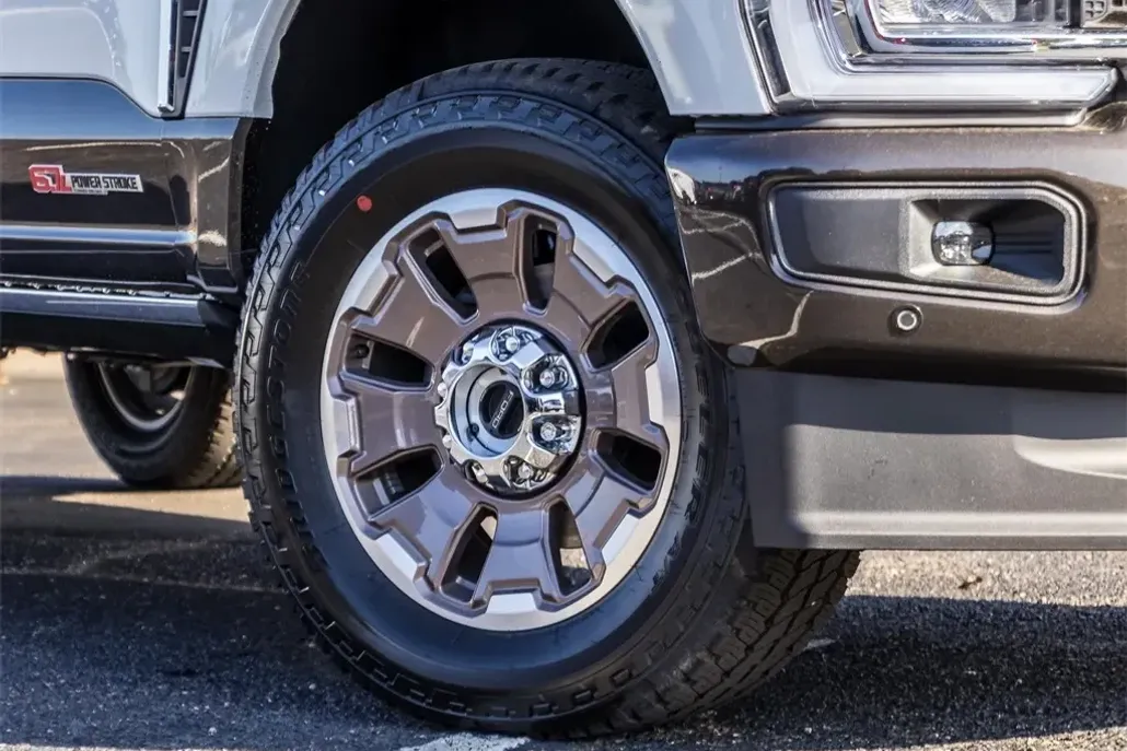 2025 Ford F-250 photo 1