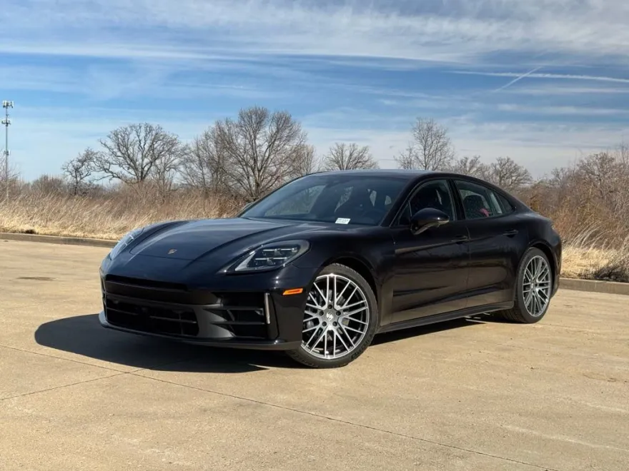 2024 Porsche Panamera photo 1
