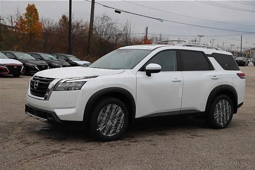 2025 Nissan Pathfinder SL photo 1