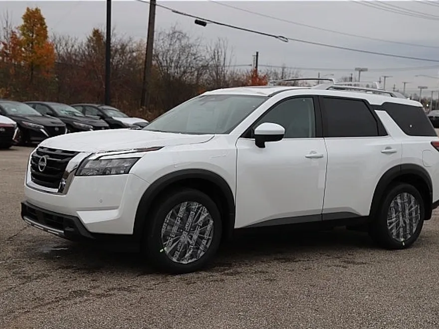 2025 Nissan Pathfinder SL photo 1