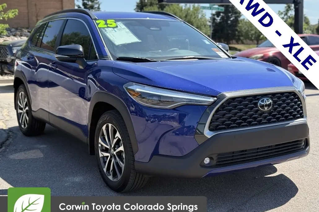 2025 Toyota Corolla Cross XLE photo 1