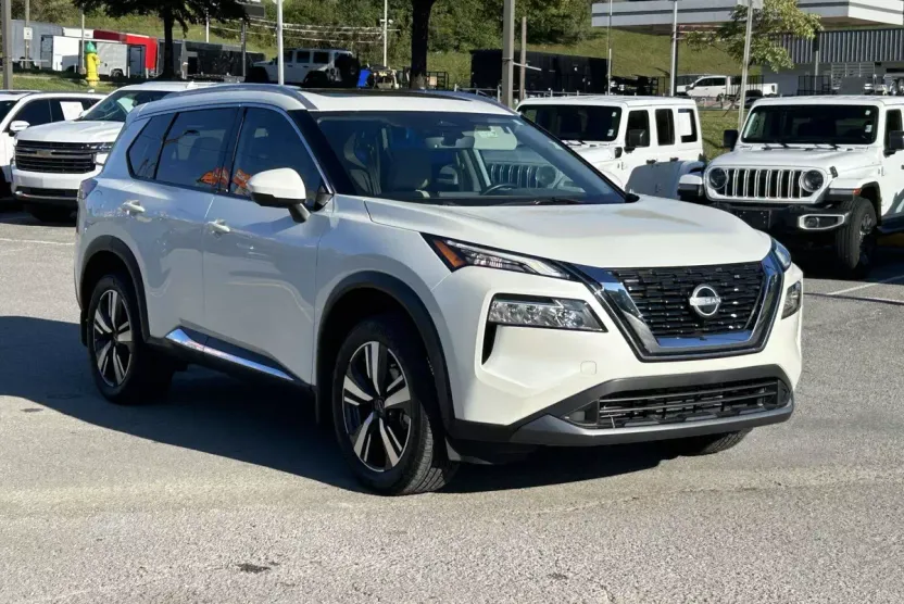 2023 Nissan Rogue SL photo 1