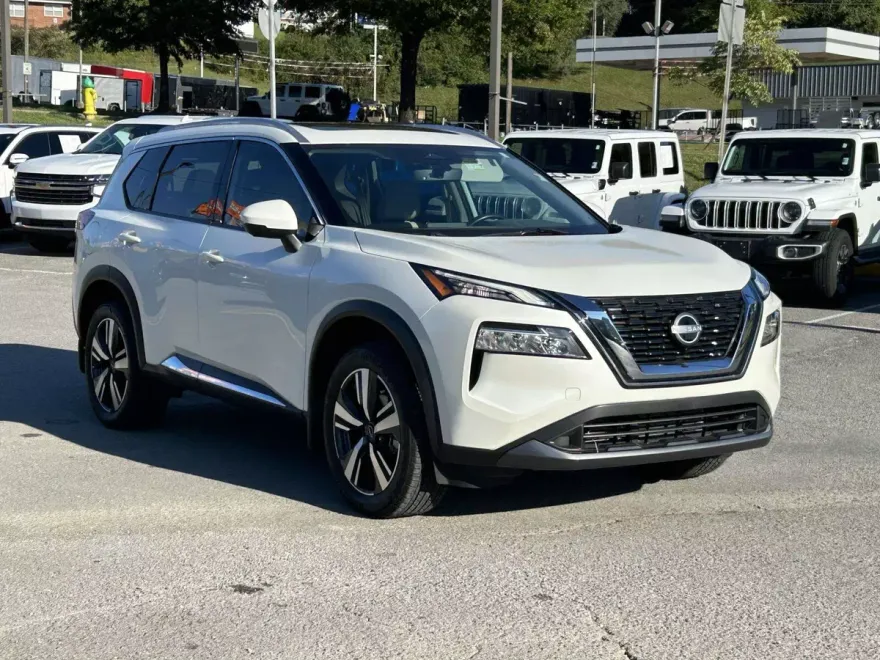 2023 Nissan Rogue SL photo 1