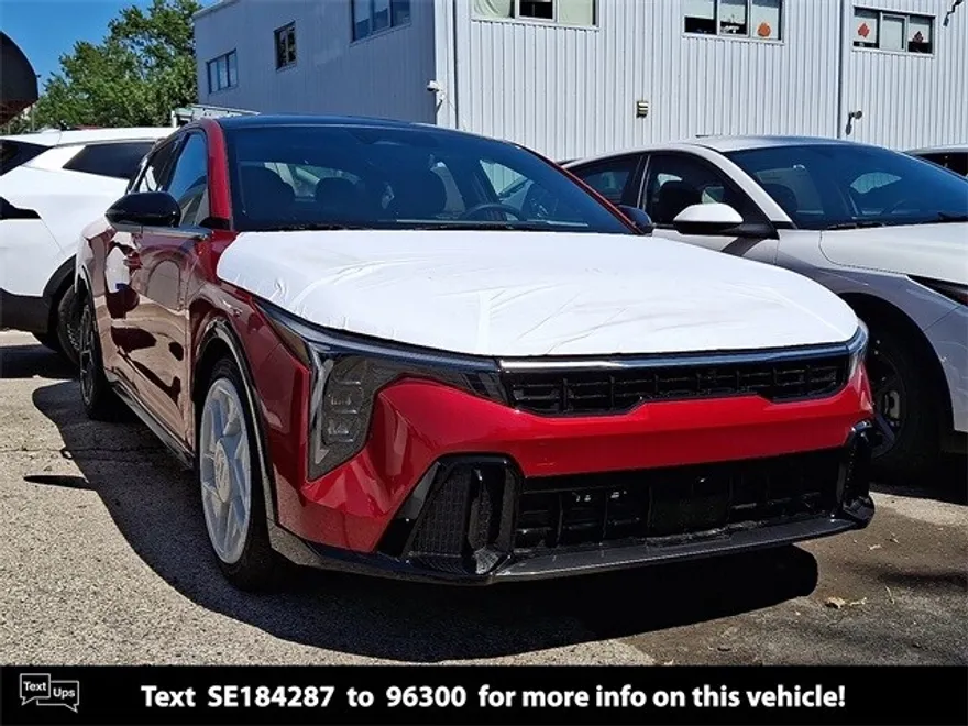 2025 Kia K4 GT-Line photo 1