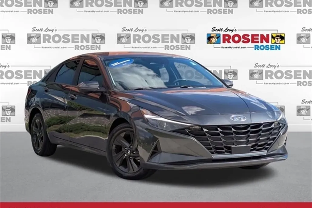 2022 Hyundai Elantra SEL Convenience photo 1