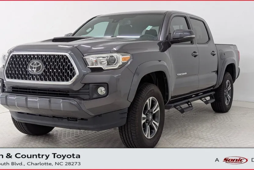 2018 Toyota Tacoma TRD Sport photo 1