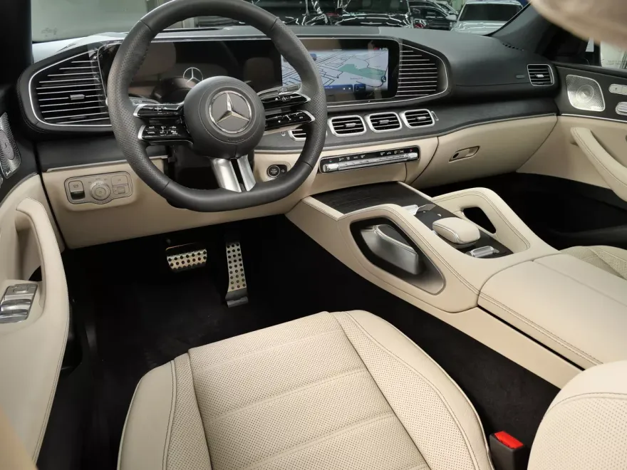 2025 Mercedes Benz GLS 580 4MATIC photo 1