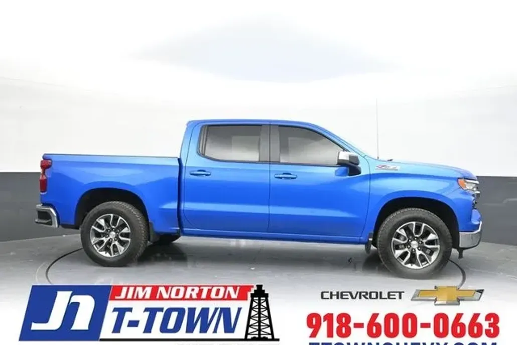 2025 Chevrolet Silverado 1500 LT photo 1